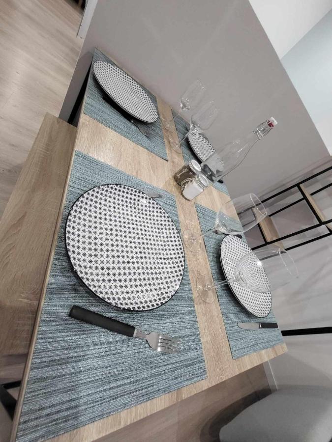 Appartement Canada 1 Valenciennes Exteriör bild